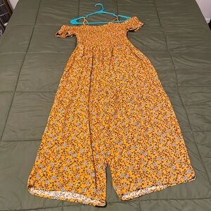 Size small romper that fits like a medium.